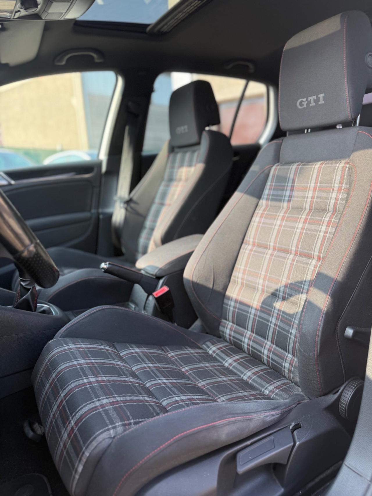 Volkswagen Golf GTI 2.0 TSI 5p.