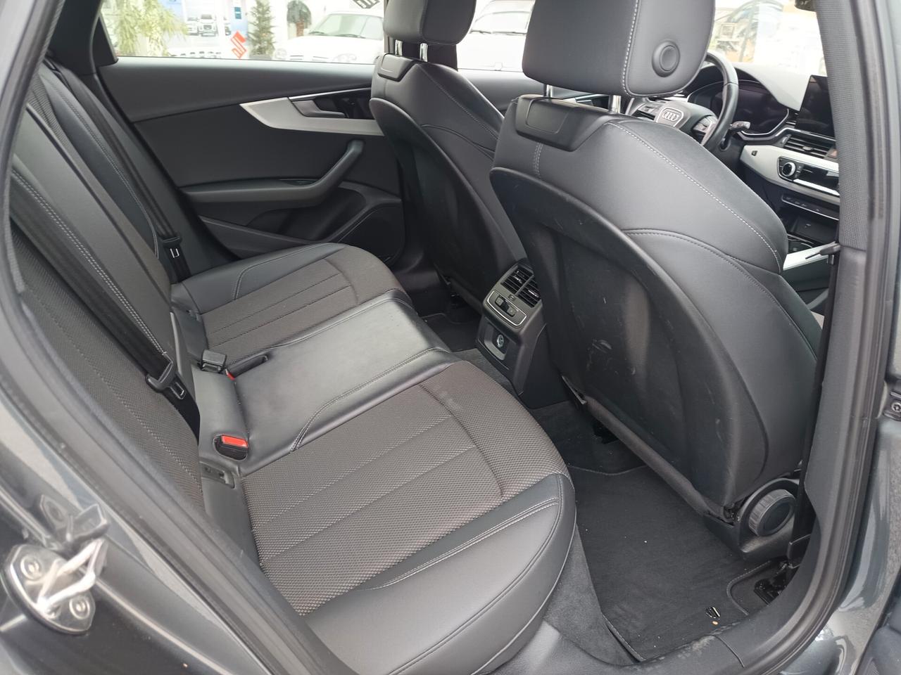 Audi A4 Avant 2.0 TDI S tronic S-Line Tua a 259€/Mese