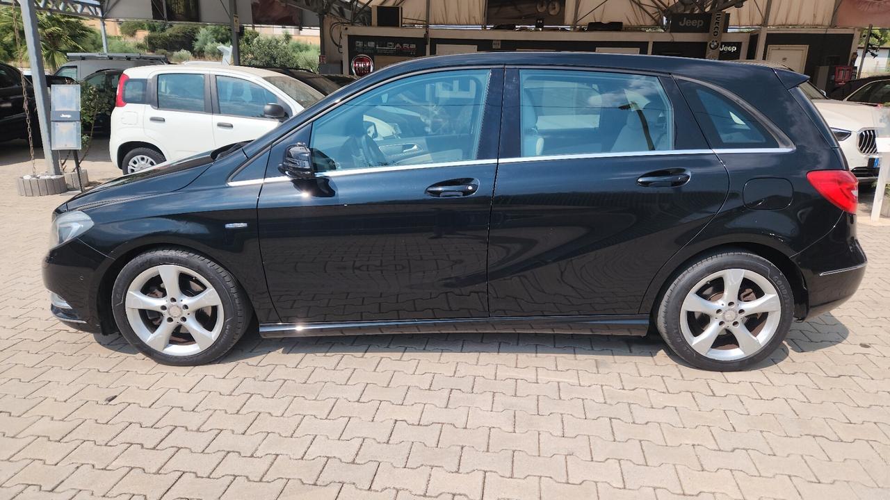 Mercedes-benz B 200 MERCEDES CLASSE AMG MANUALE