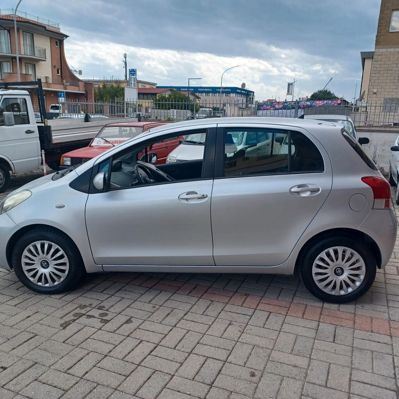 NEOPATENTATI YARIS 1.0 5 PORTE BEN CONSERVATA