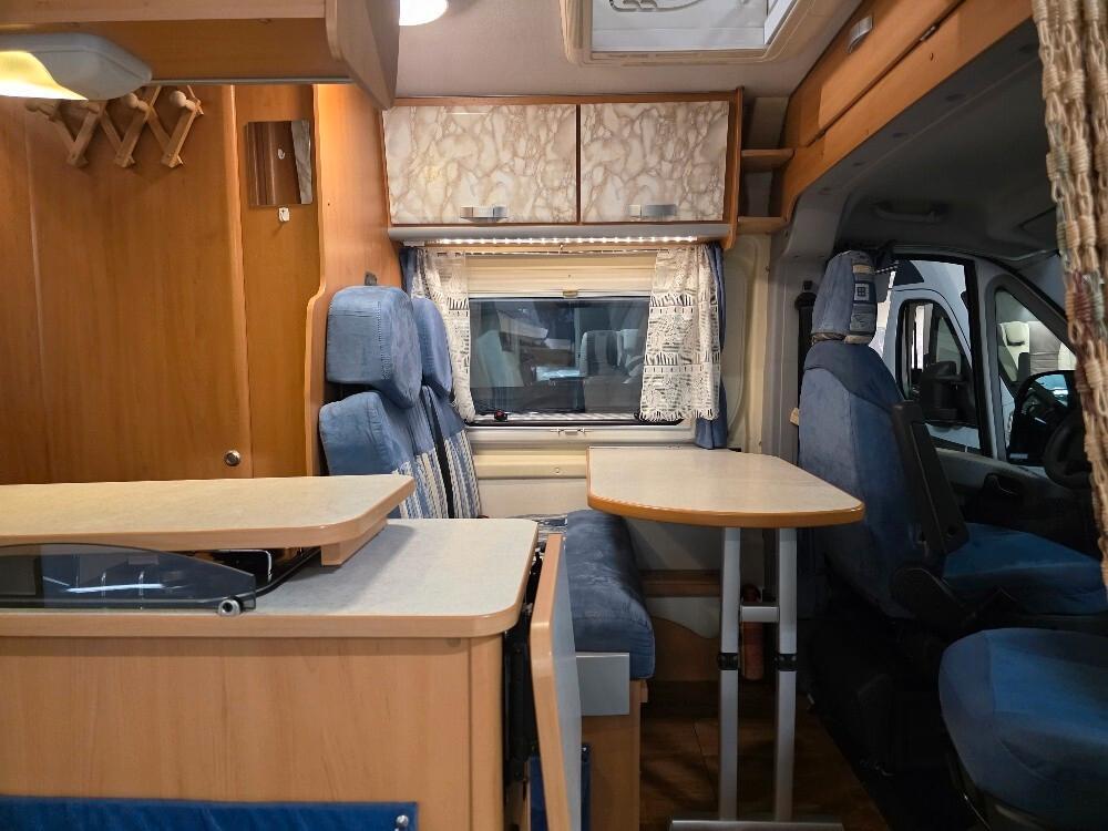 CAMPER VAN ROLLER TEAM LIVINGSTONE