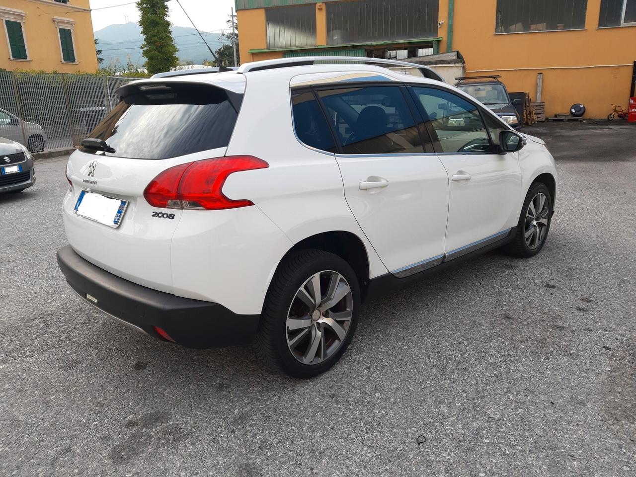 Peugeot 2008 BlueHDi 100 Allure