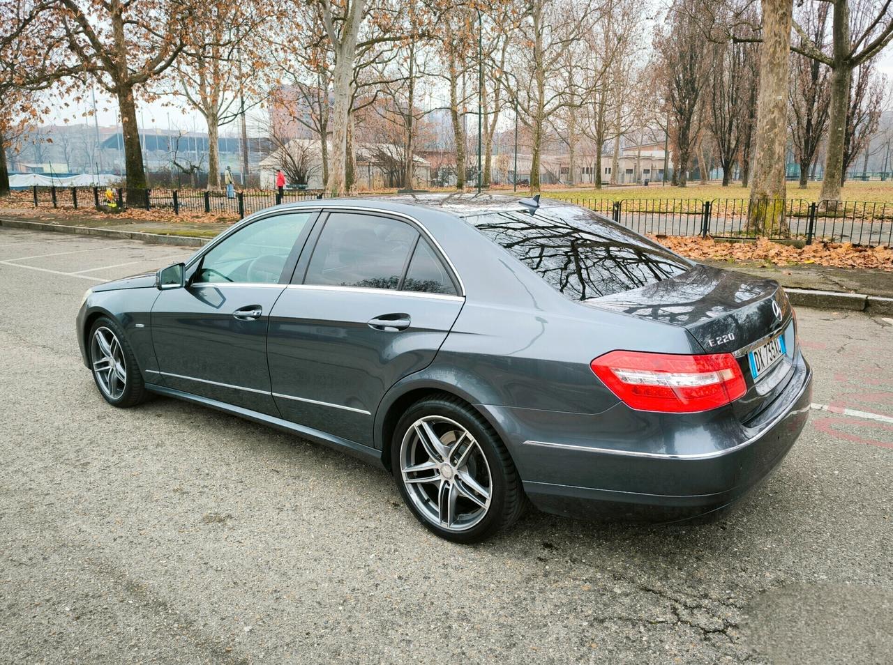 Mercedes-benz E 220 CDI BlueEFFICIENCY Avantgarde AMG