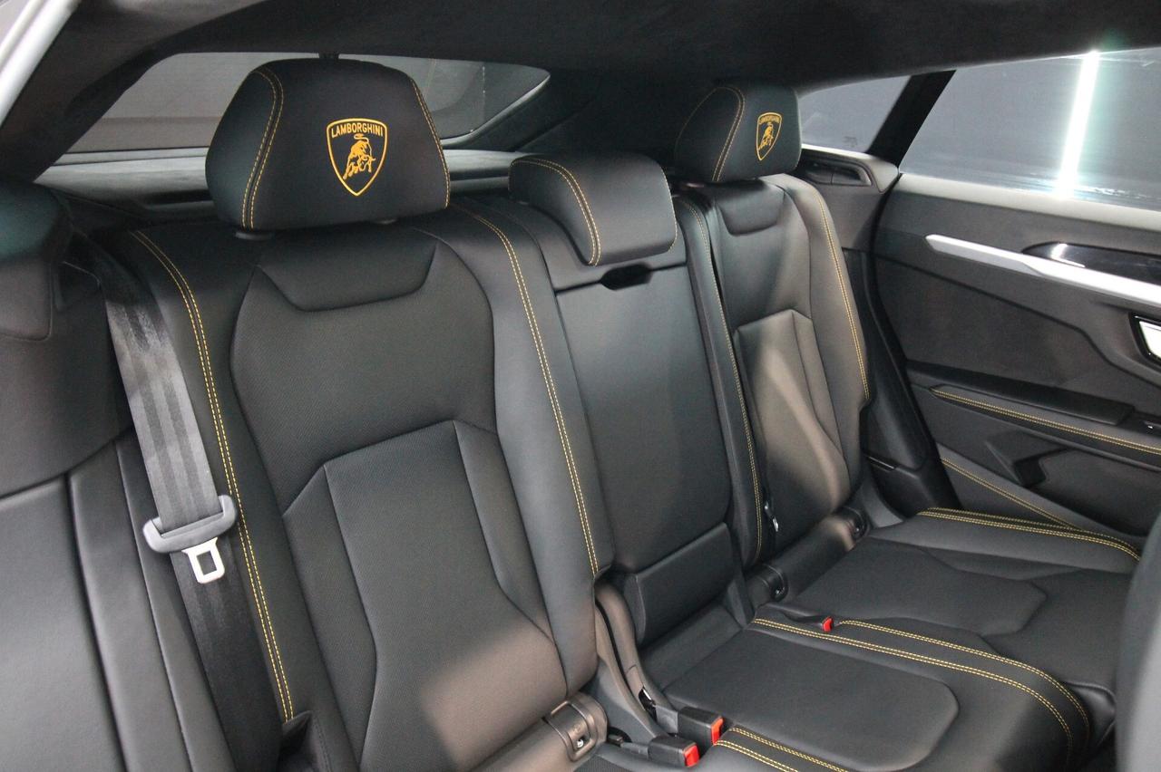 LAMBORGHINI URUS 4.0 650 CV