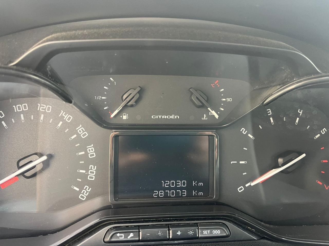 Citroen C3 BlueHDi Shine abbinata a Carrattrezzi