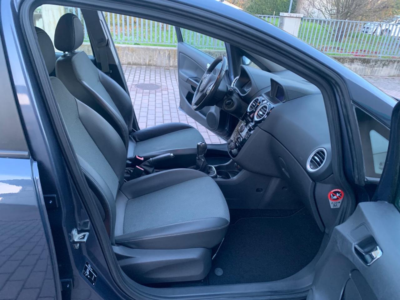 Opel Corsa 1.4 16V 5 porte Cosmo