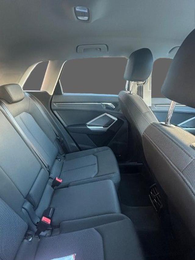 AUDI Q3 35 TDI quattro S tronic Business