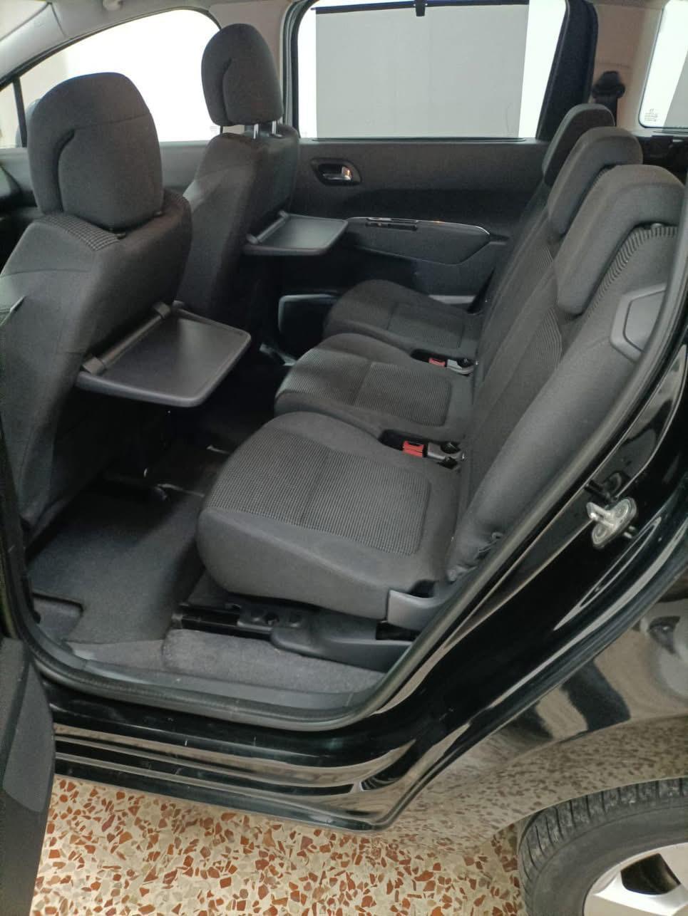 Peugeot 5008 2.0 HDi 150CV Allure