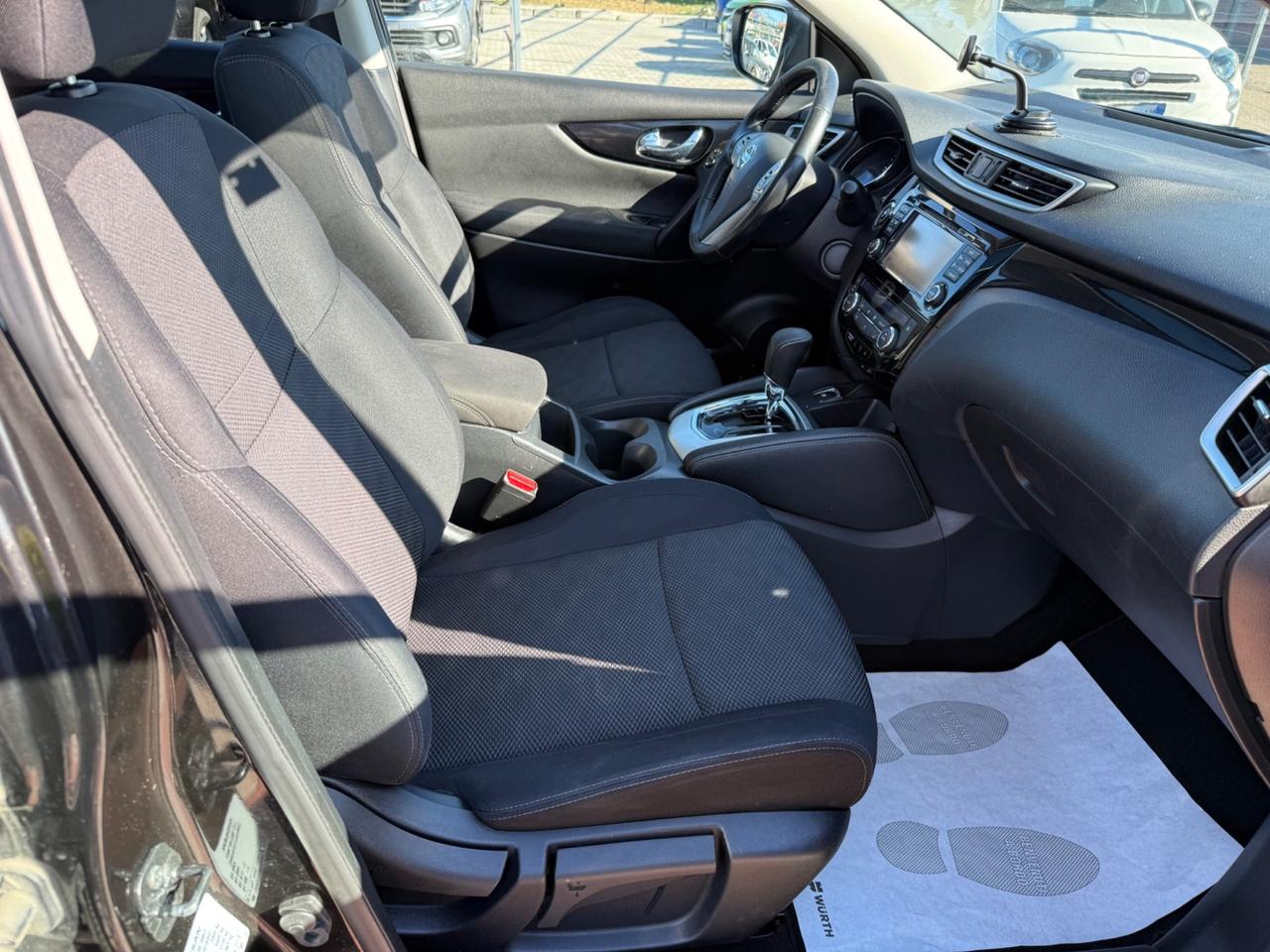 Nissan Qashqai 1.6 dCi 2WD Tekna-TETTO-NAVI.360