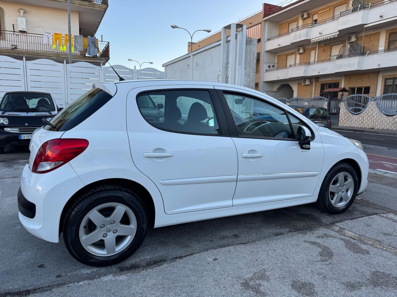 Peugeot 207 1.4 DIESEL 70CV Energie 2011