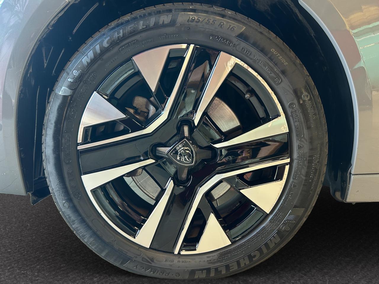 Peugeot 208 2081200 HYBRID ALLURE 110 CV AUTOM.