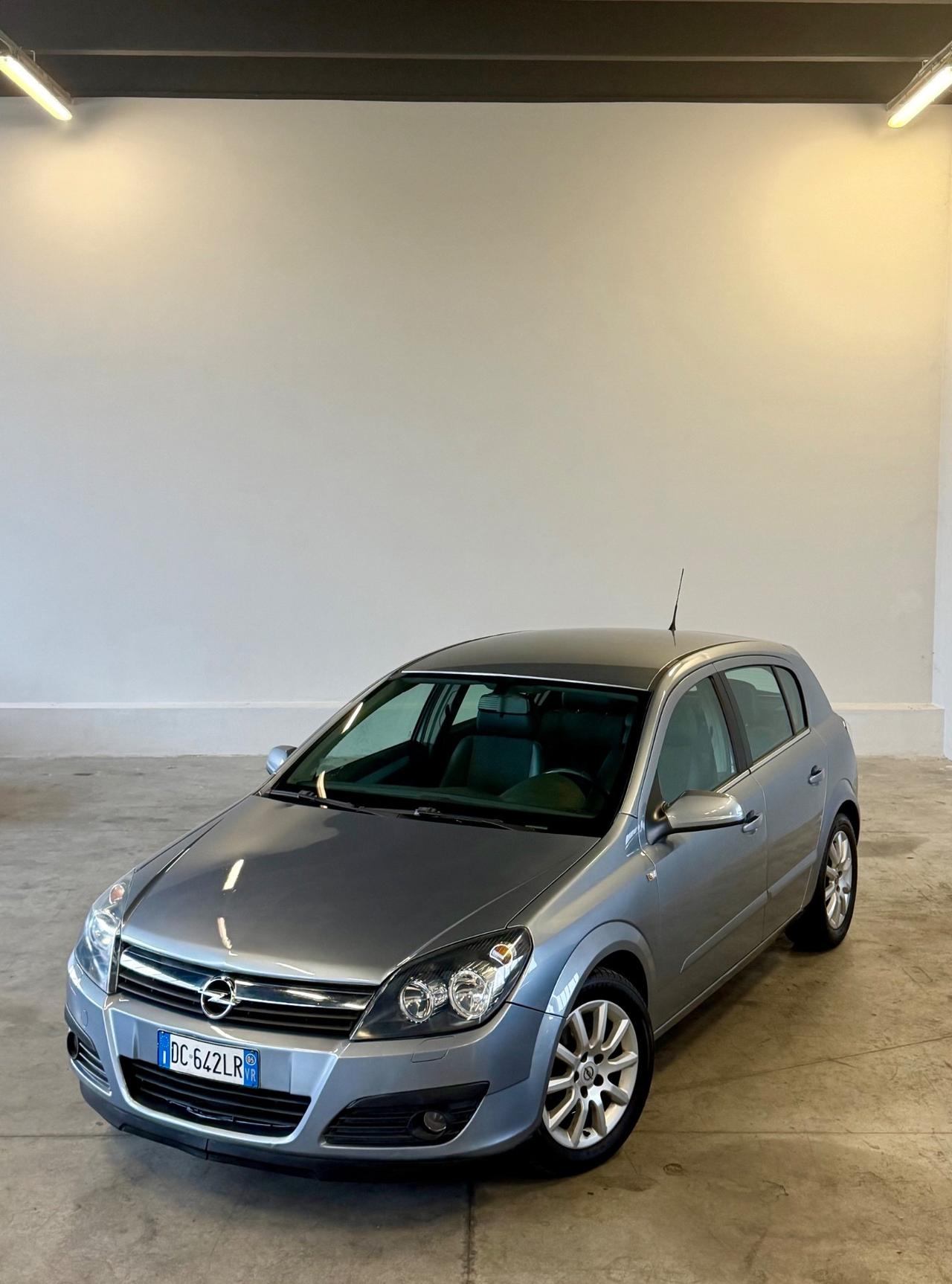 Opel Astra 1.6 16V Twinport 5 porte Cosmo