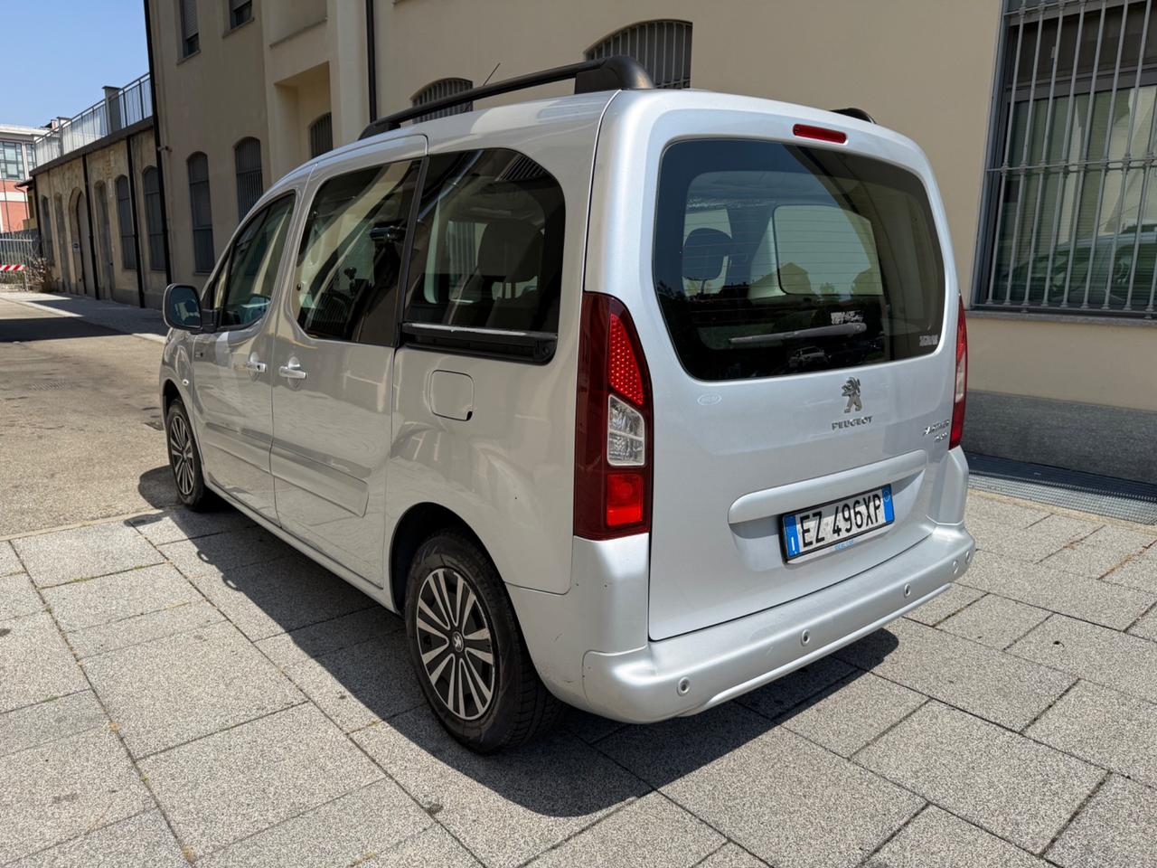 Peugeot Partner Tepee BlueHDi 100 Outdoor Style