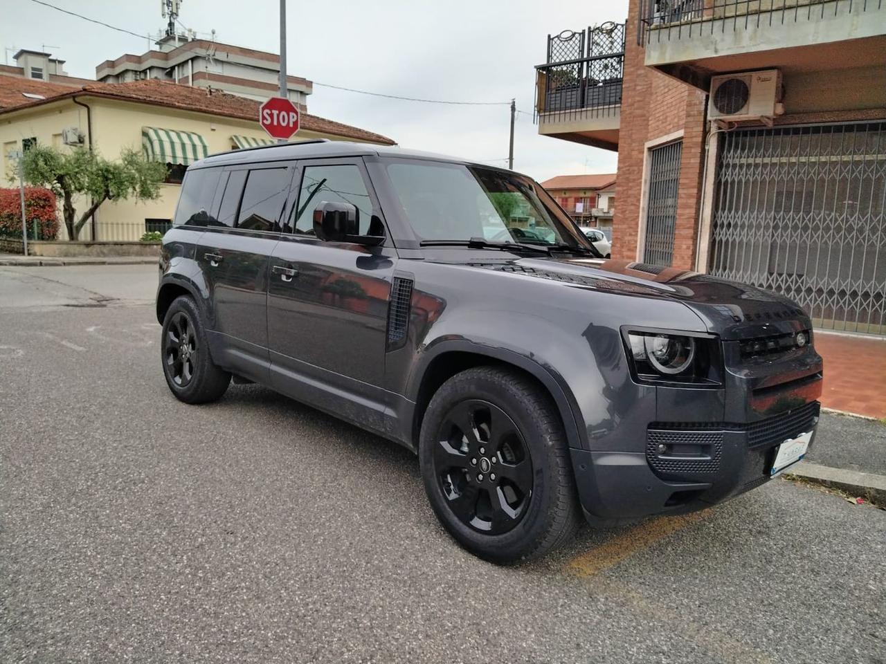 Land Rover Defender SE D 200 MHEV