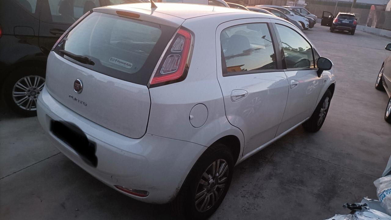 2014 Fiat Punto 1.4 8V 5 porte Natural Power Lounge