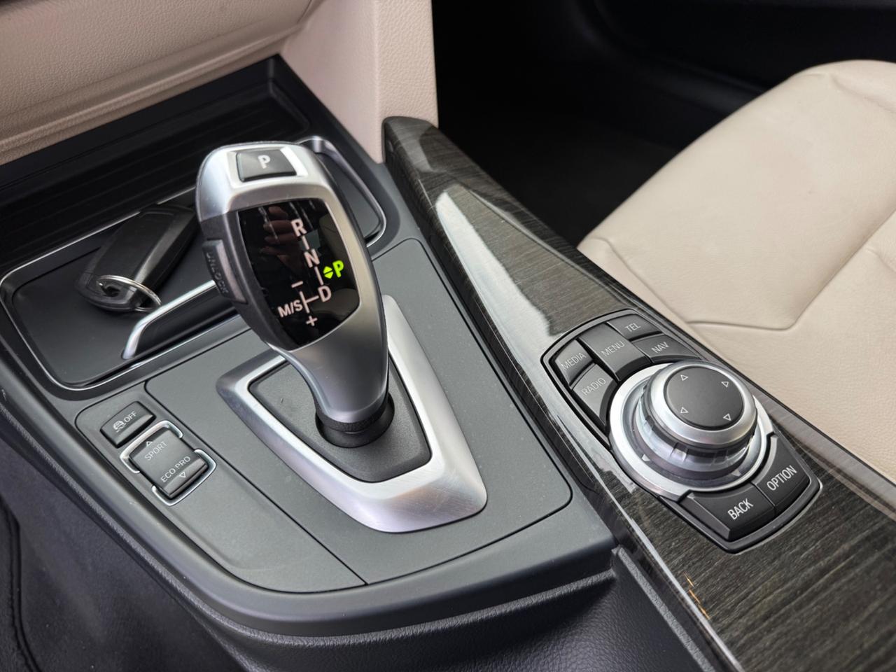 Bmw 320 320d xDrive Luxury