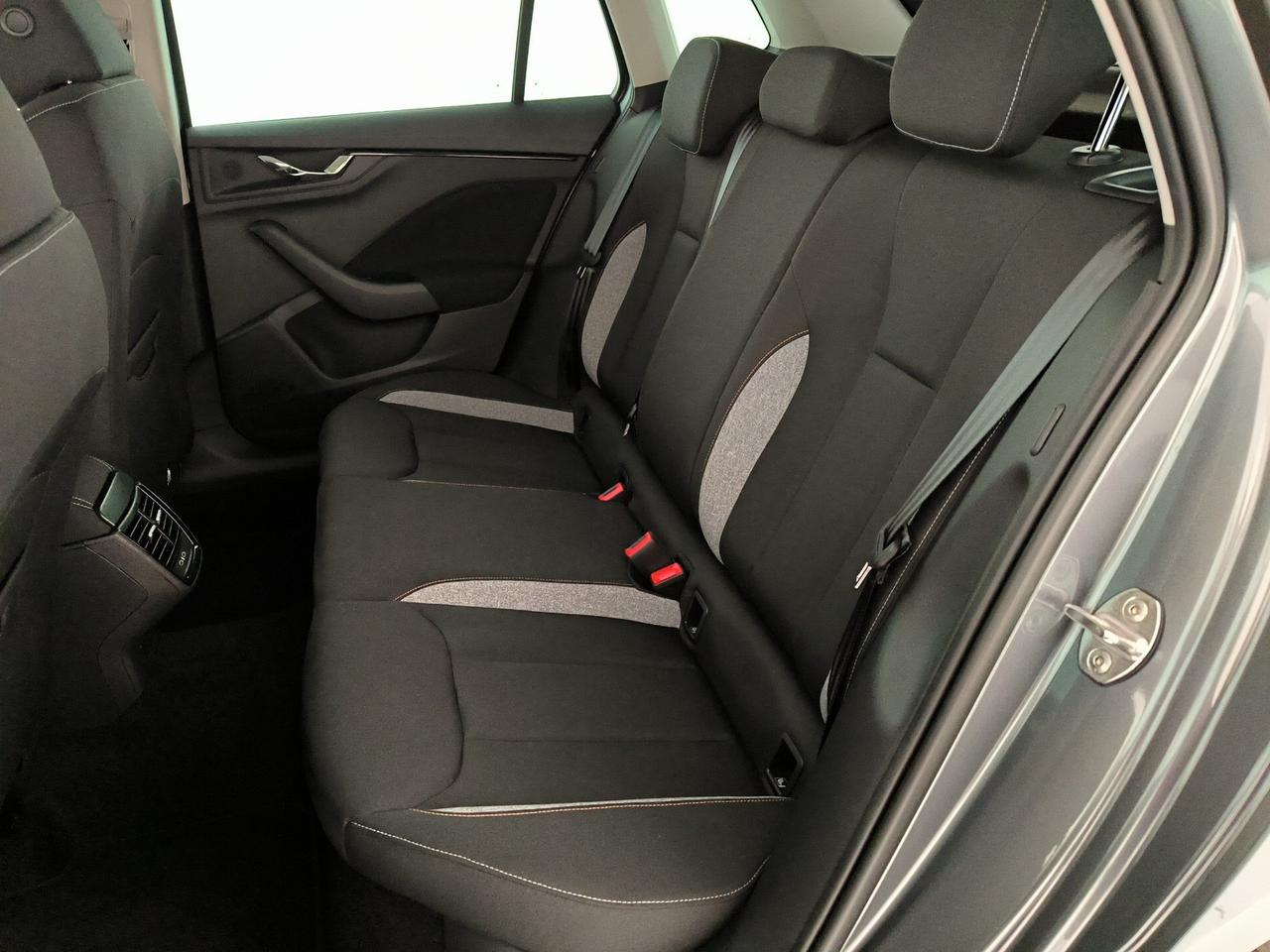 Skoda Kamiq 1.0 tsi black dots 95cv