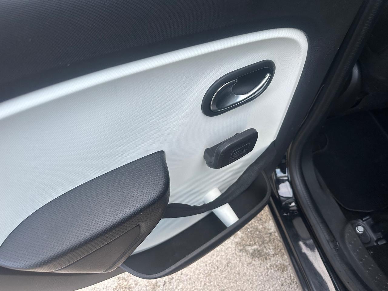 Renault Twingo. 1.0 benzina 2018 12 mesi di garanzia cambio /motore