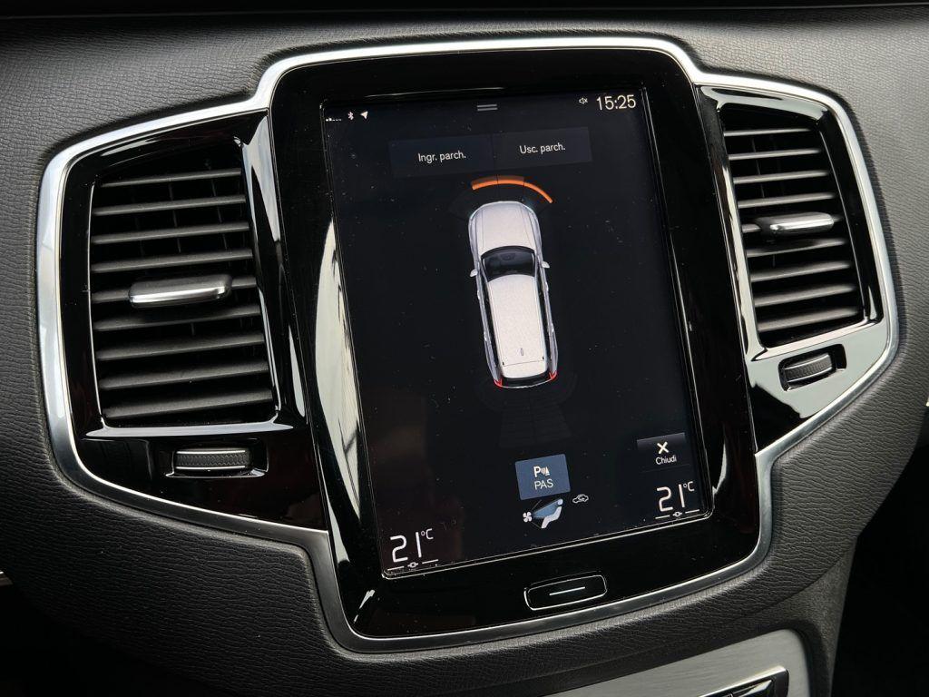 Volvo XC90 D5 AWD Geartronic 7 posti Momentum