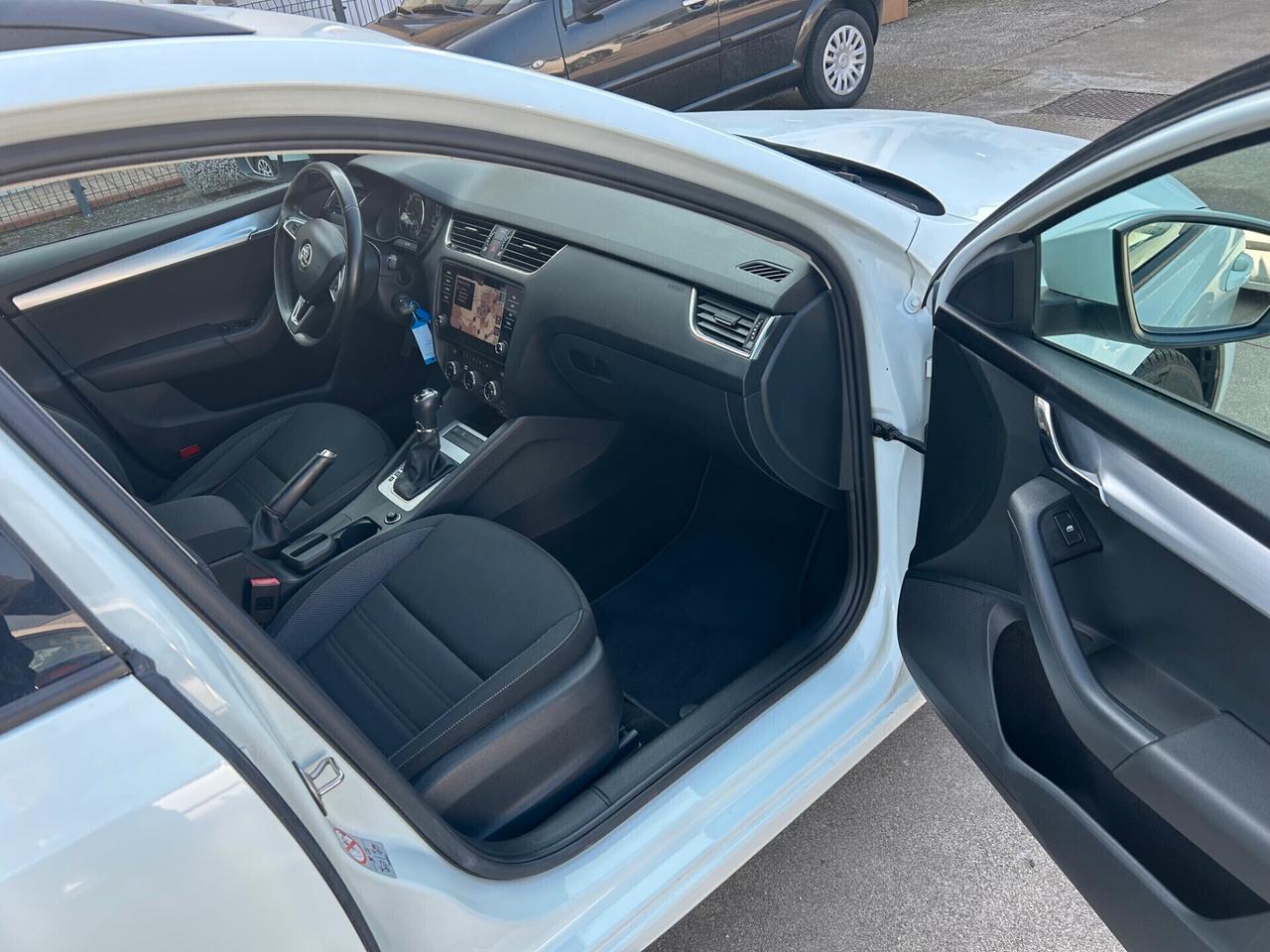 Skoda Octavia 1.6 TDI CR 115 CV DSG Wagon Executive TAGLIANDI SKODA