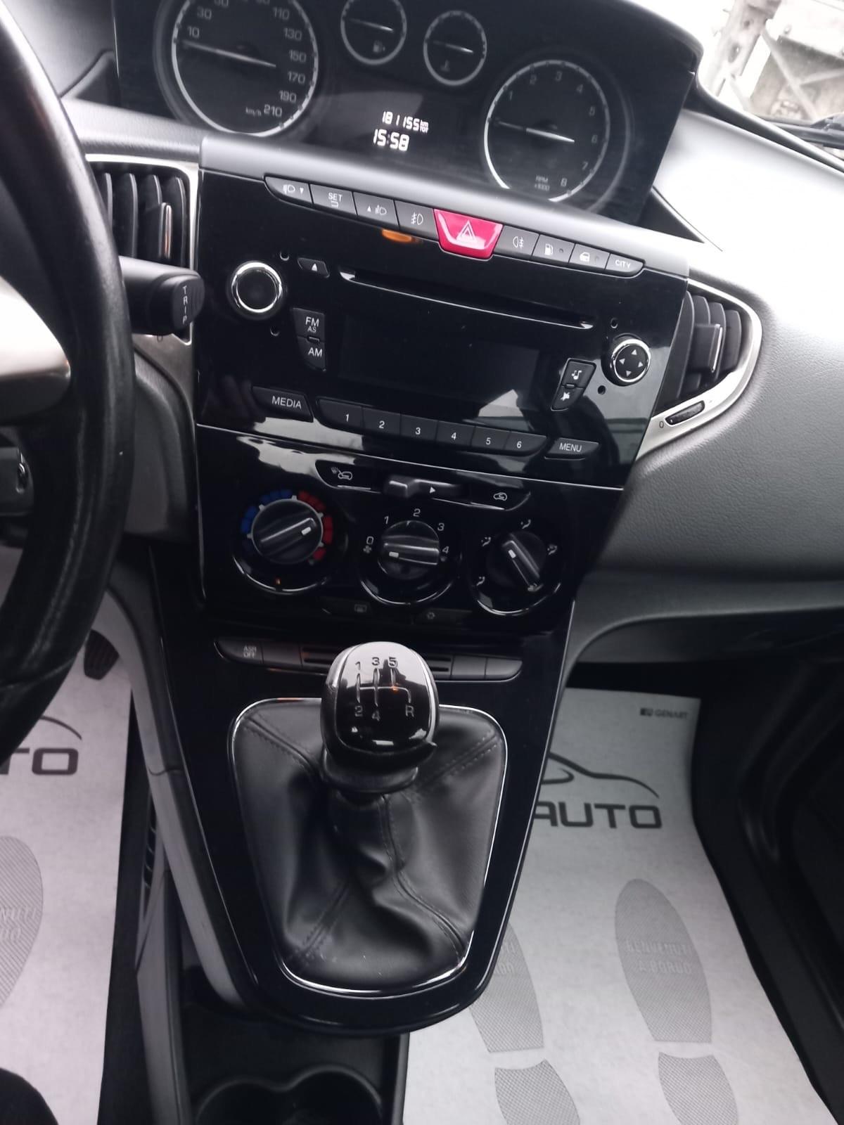 Lancia Ypsilon 0.9 TwinAir 85 CV 5 porte Metano Ecochic Gold