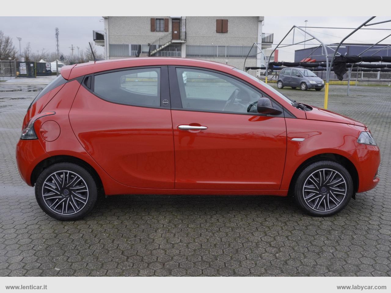 LANCIA Ypsilon 1.0 FireFly S&S Hybrid Eco Gold Adatta a Neopatentati