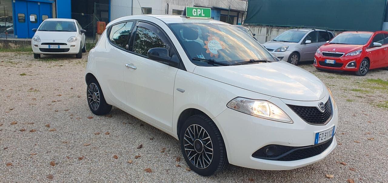 Lancia Ypsilon 1.2 69 CV 5 porte GPL Ecochic Gold