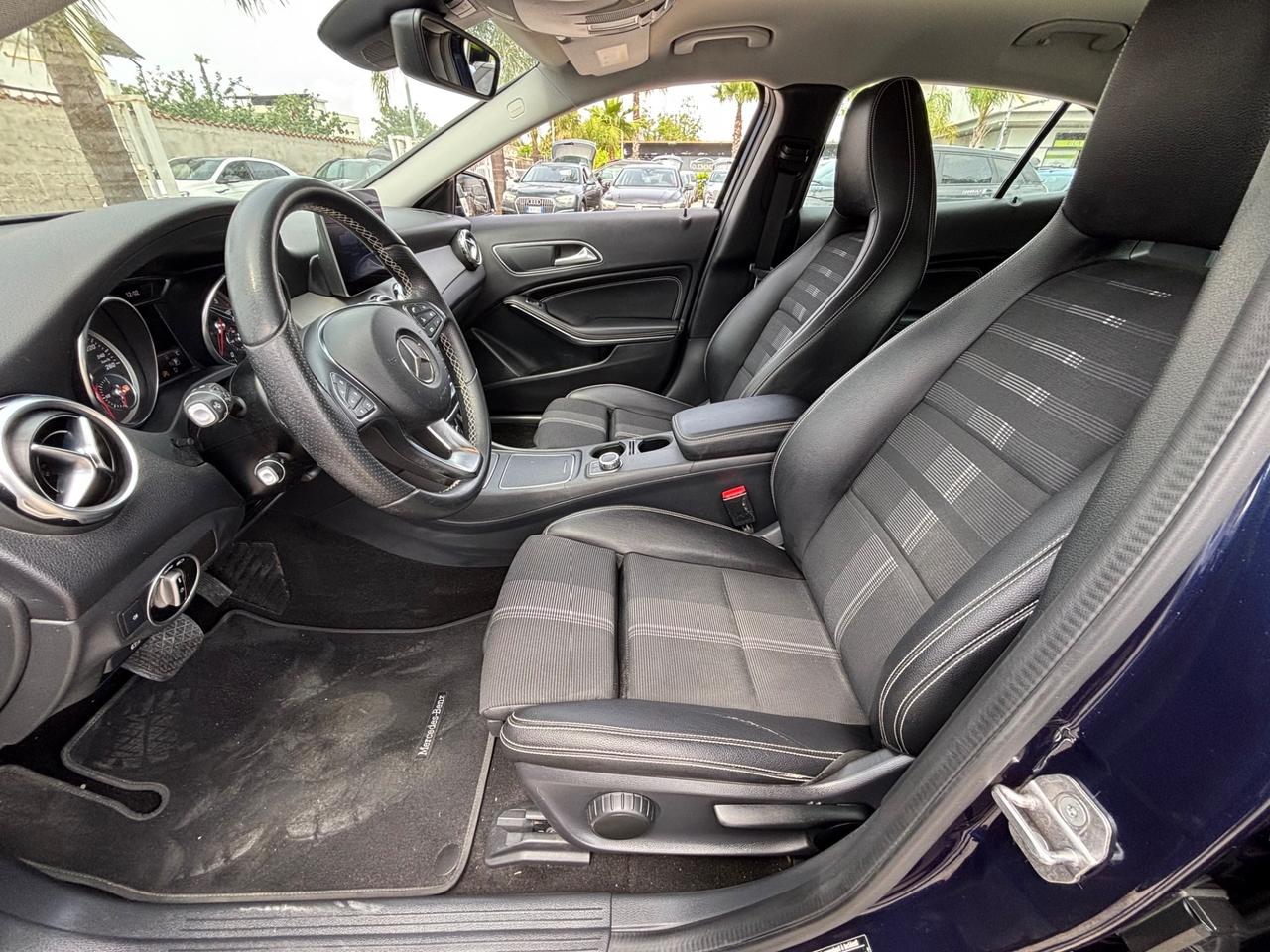 MERCEDES GLA200D 4MATIC AUTOM PERFETTA