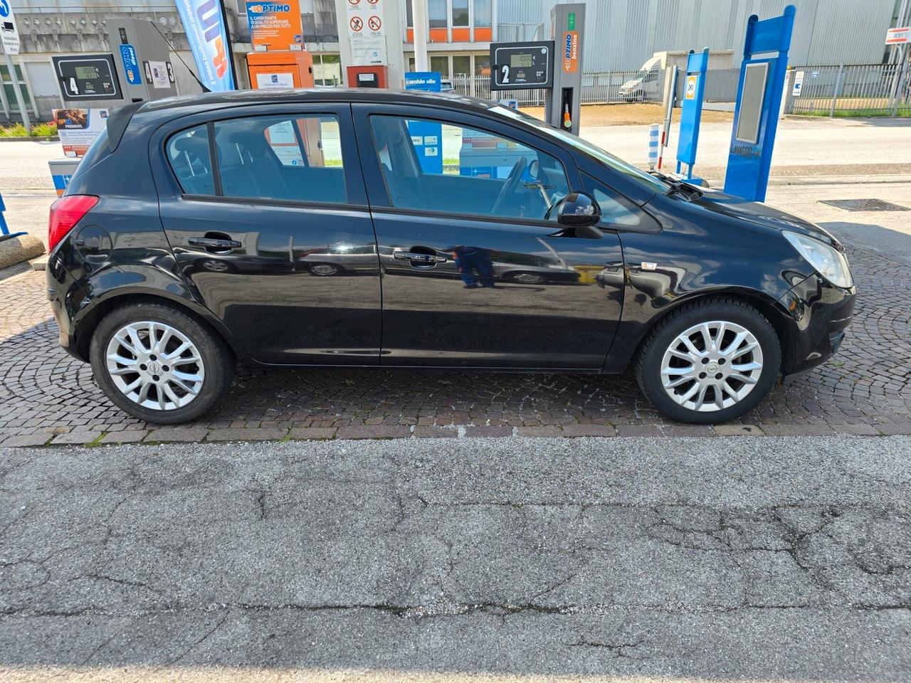 Opel Corsa 1.2 5 porte con 271.000km