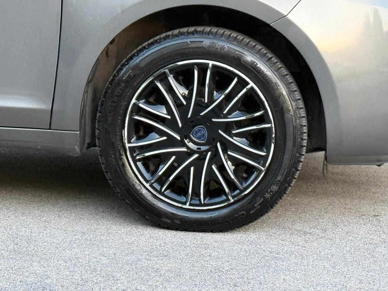 Lancia Ypsilon 1.0 FireFly S&S Hybrid Silver