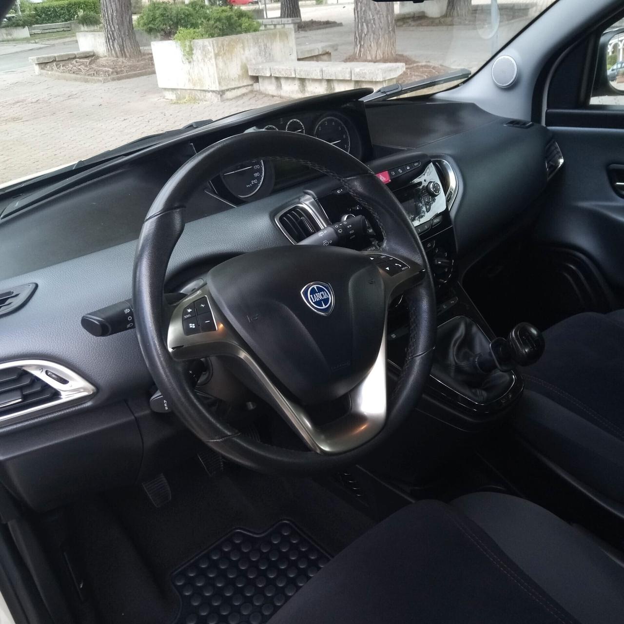 Lancia Ypsilon 1.2 69 CV 5 porte S&S Platinum