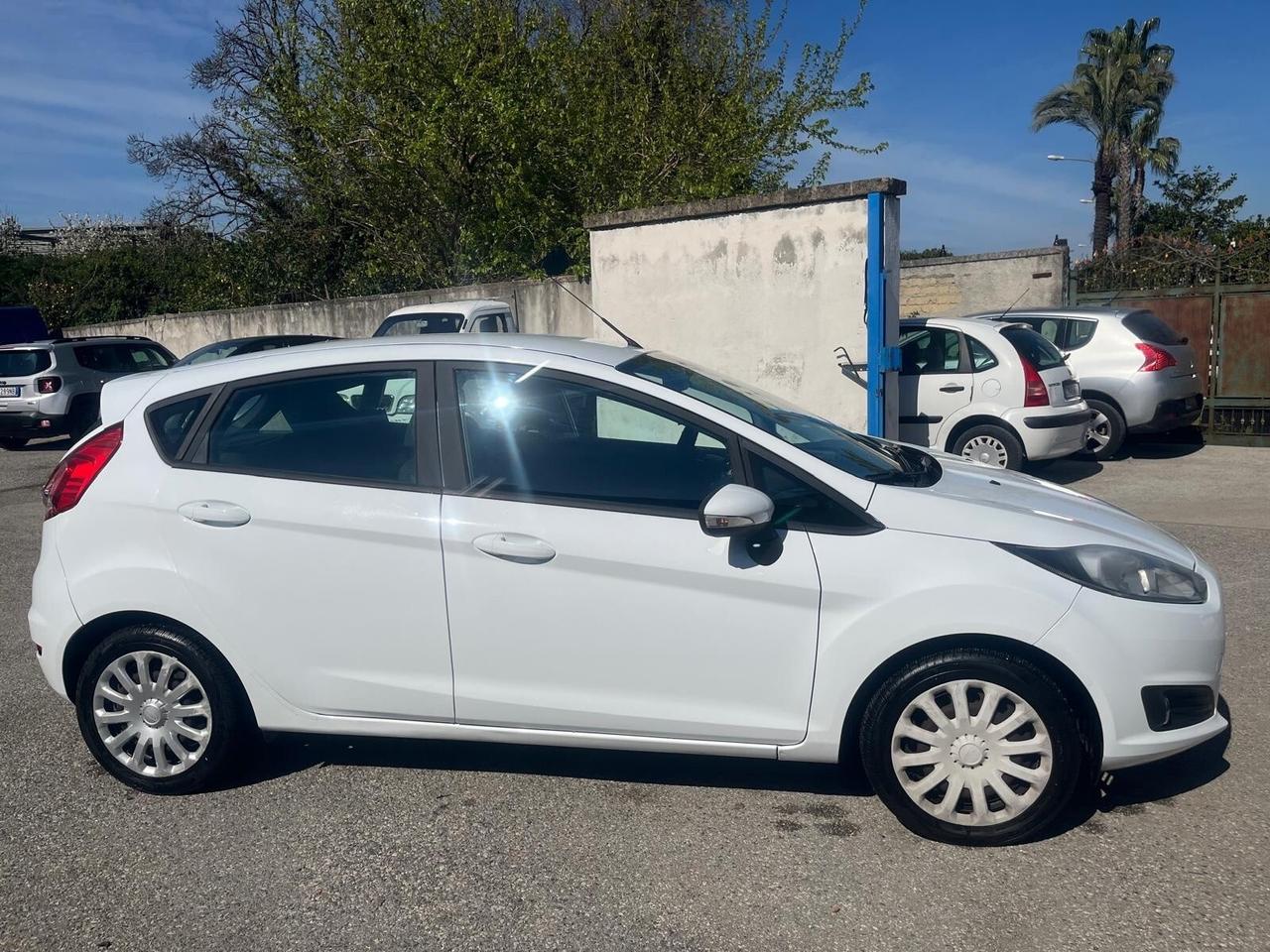 Ford fiesta 1.5 tdci-5 P-full/opt-2013