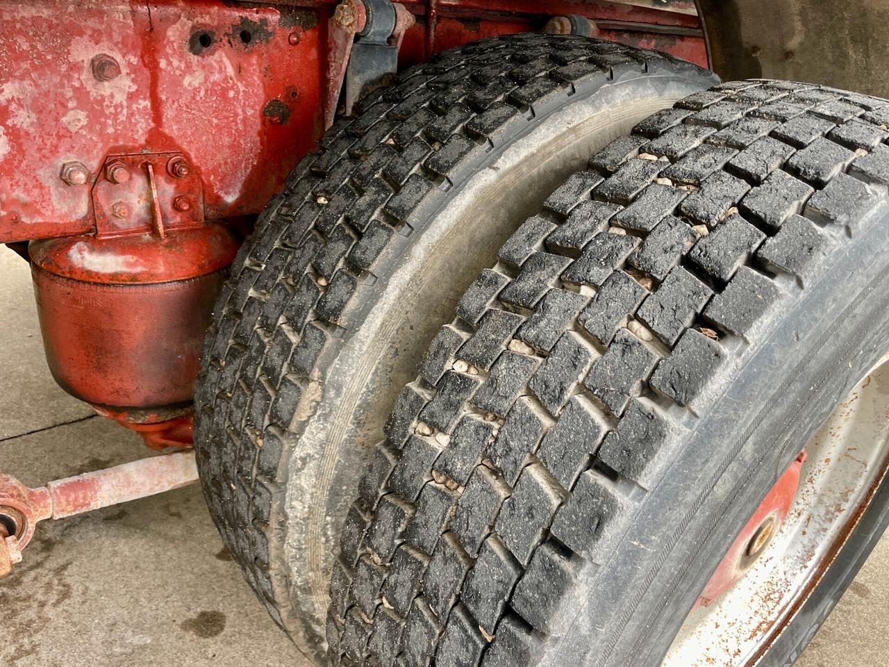MERCEDES-BENZ 25-34 SK 6X2 LAVASTRADE CON CISTERNA IN ACCIAIO