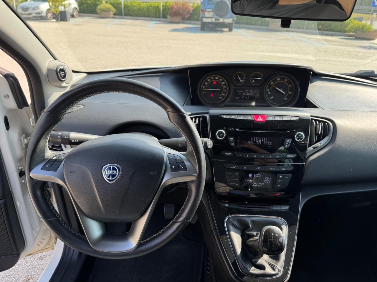 Lancia Ypsilon 1.3 MJT 16V 95 CV 5 porte S&S MOMO DESIGNE