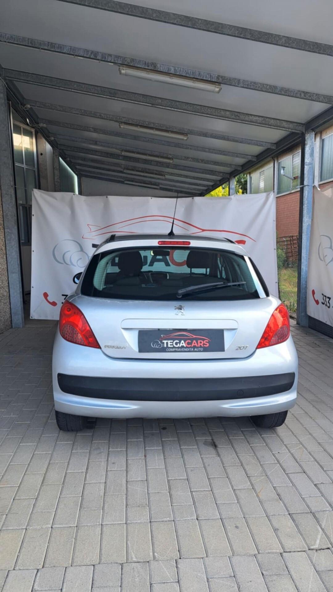 Peugeot 207 1.4 8V 75CV 5p. ONE Line