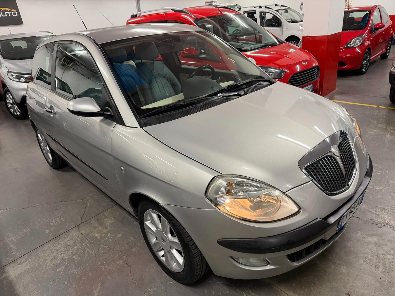 Lancia Ypsilon 1.2 16V Platino