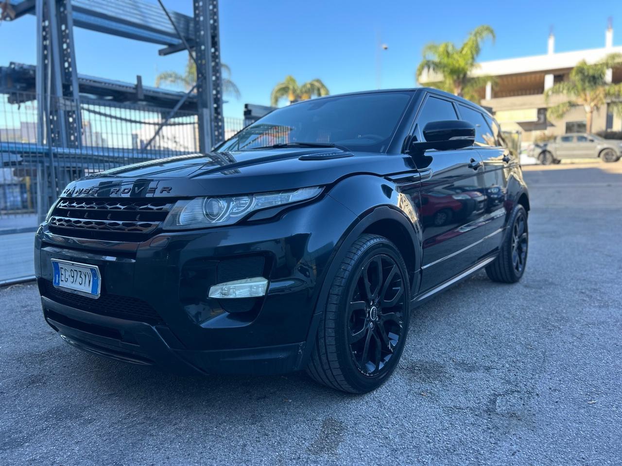 Land Rover Range Evoque 2.2 TD4 5p. Total black