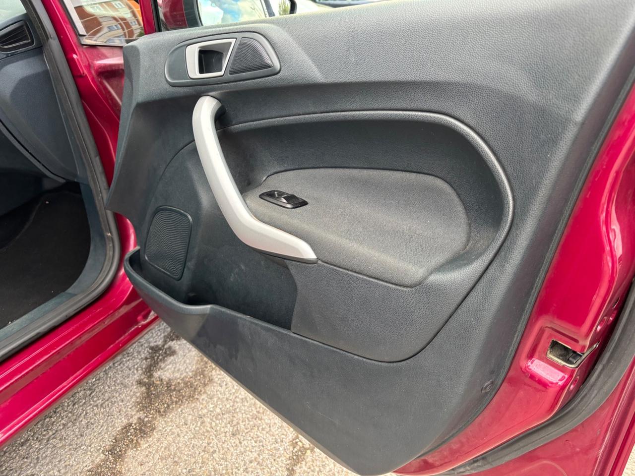 Ford Fiesta 1.4 TDCi 70CV 5 porte Titanium