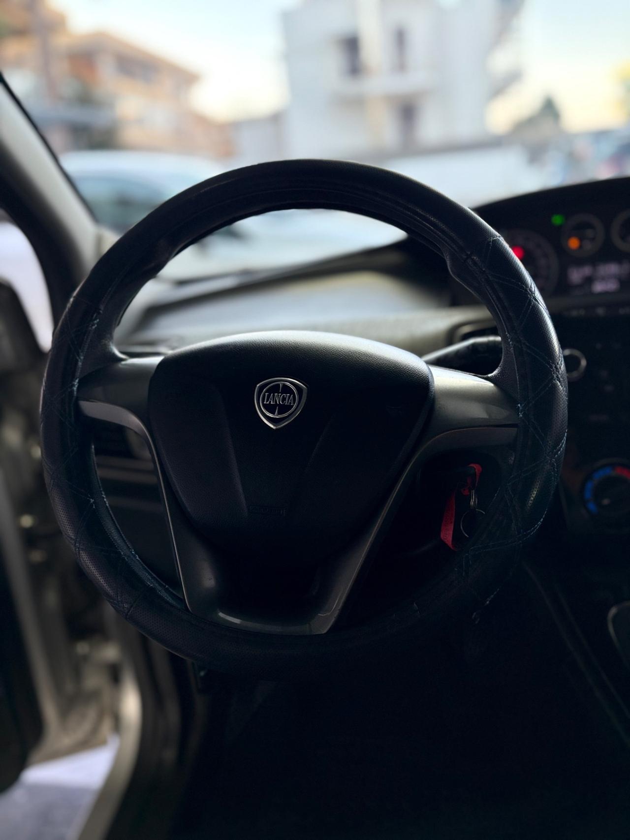 Lancia Ypsilon 1.2 69 CV 5 porte GPL Ecochic Silver