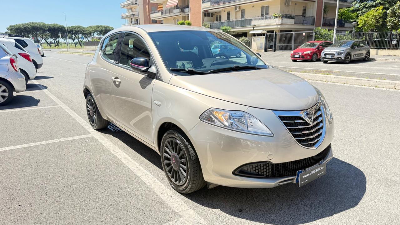 Lancia Ypsilon 1.2 69 CV 5 porte GPL Ecochic S Momodesign led pdc