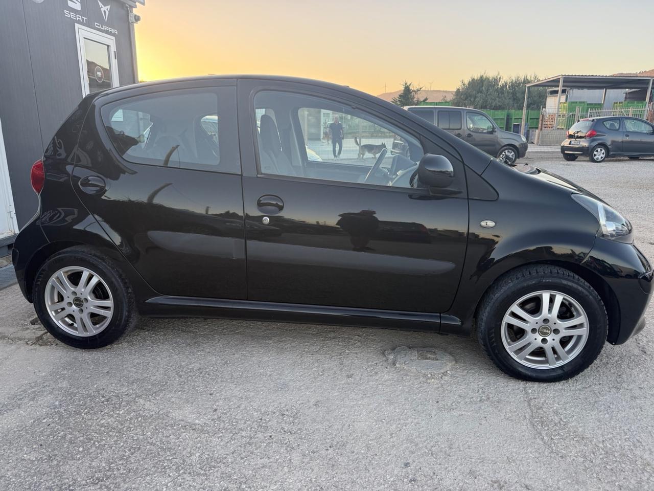 Toyota Aygo 1.0 12V VVT-i 5 porte Sol