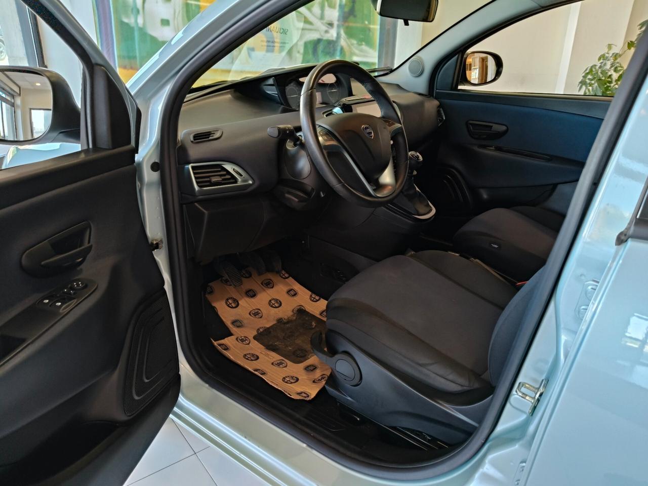 Lancia Ypsilon 1.0 70CV 5 porte Hybrid Gold Plus