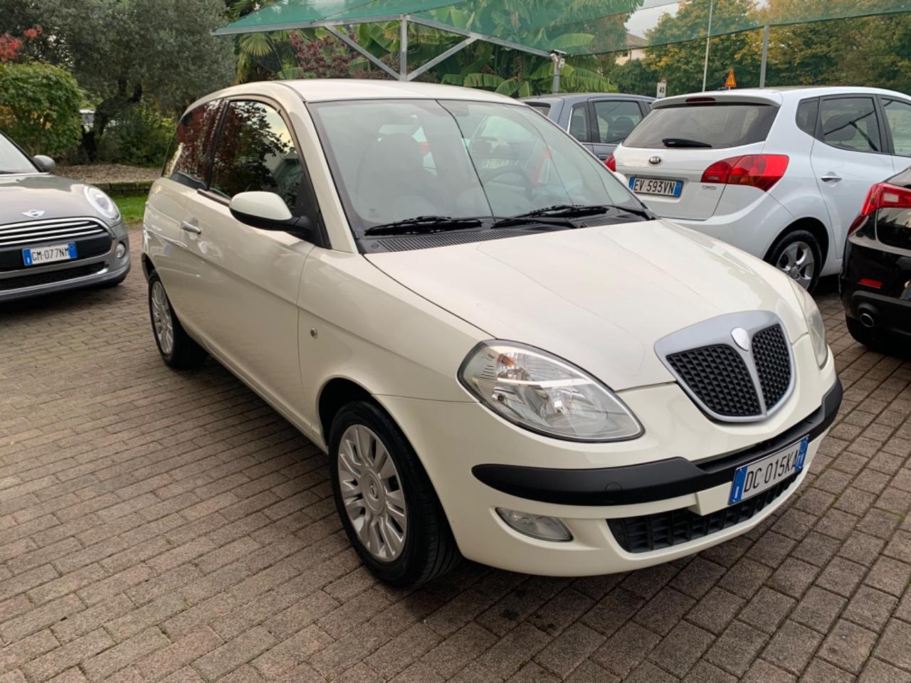Lancia Ypsilon 1.2 Momo Design