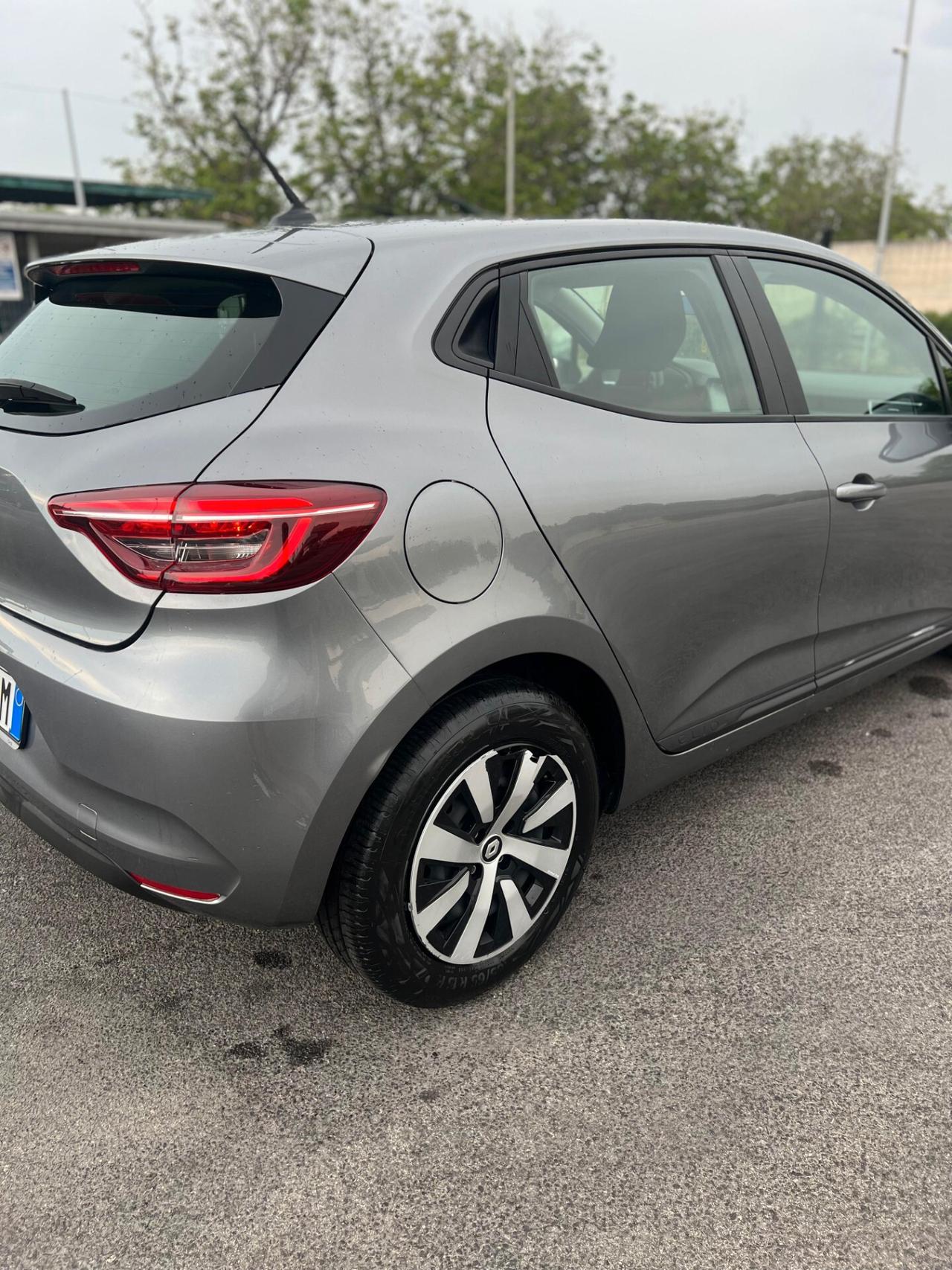 Renault Clio 65 CV 2024 NEOPATENTI IVA ESPOSTA