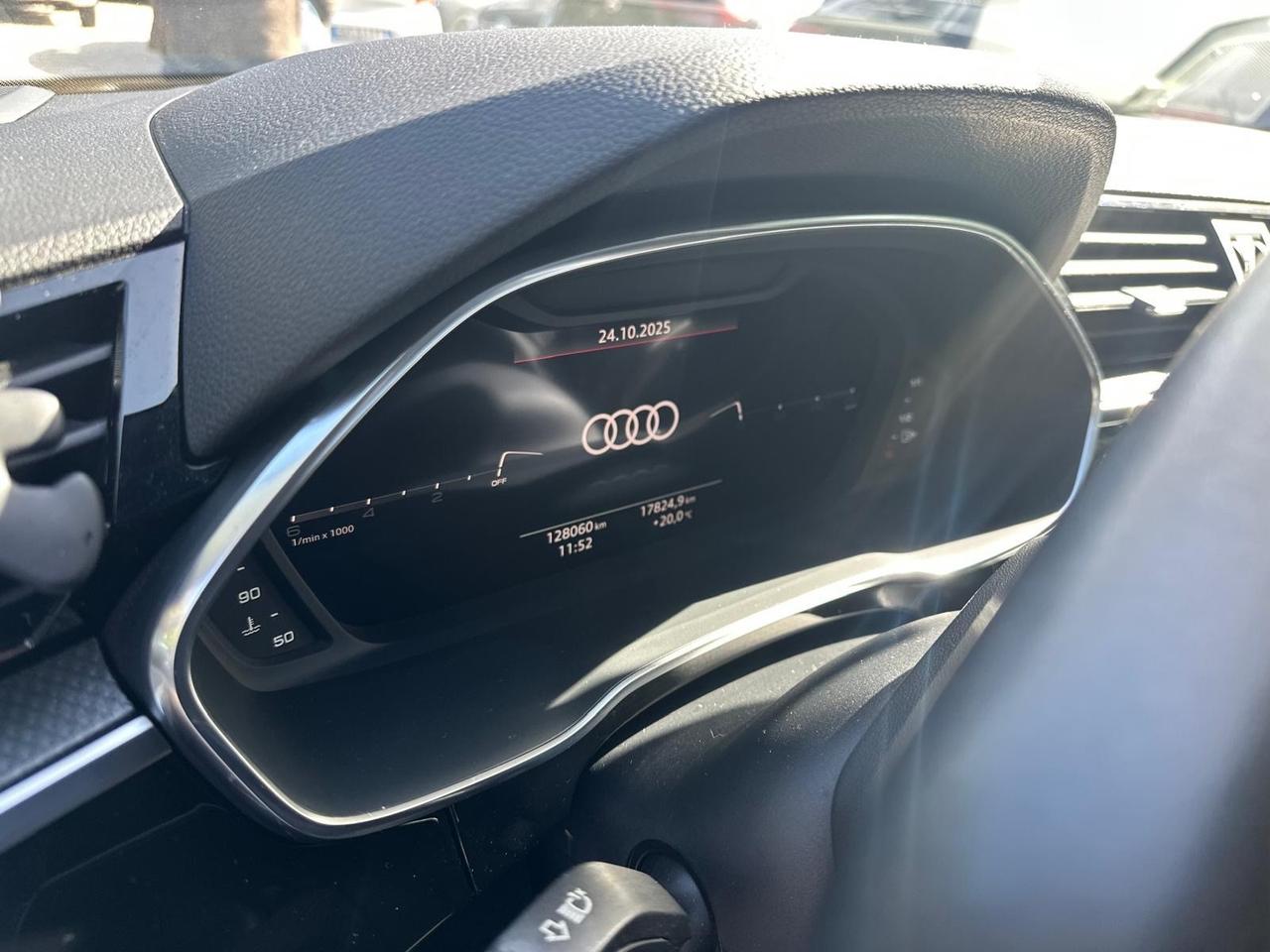 Audi Q3 SPB 40 TDI quattro S tronic Identity Black pano