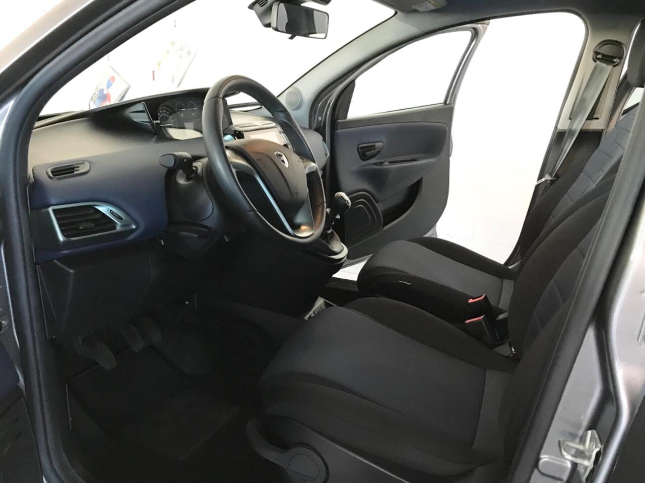 Lancia Ypsilon 1.0 FireFly 5 porte S&S Hybrid Platino