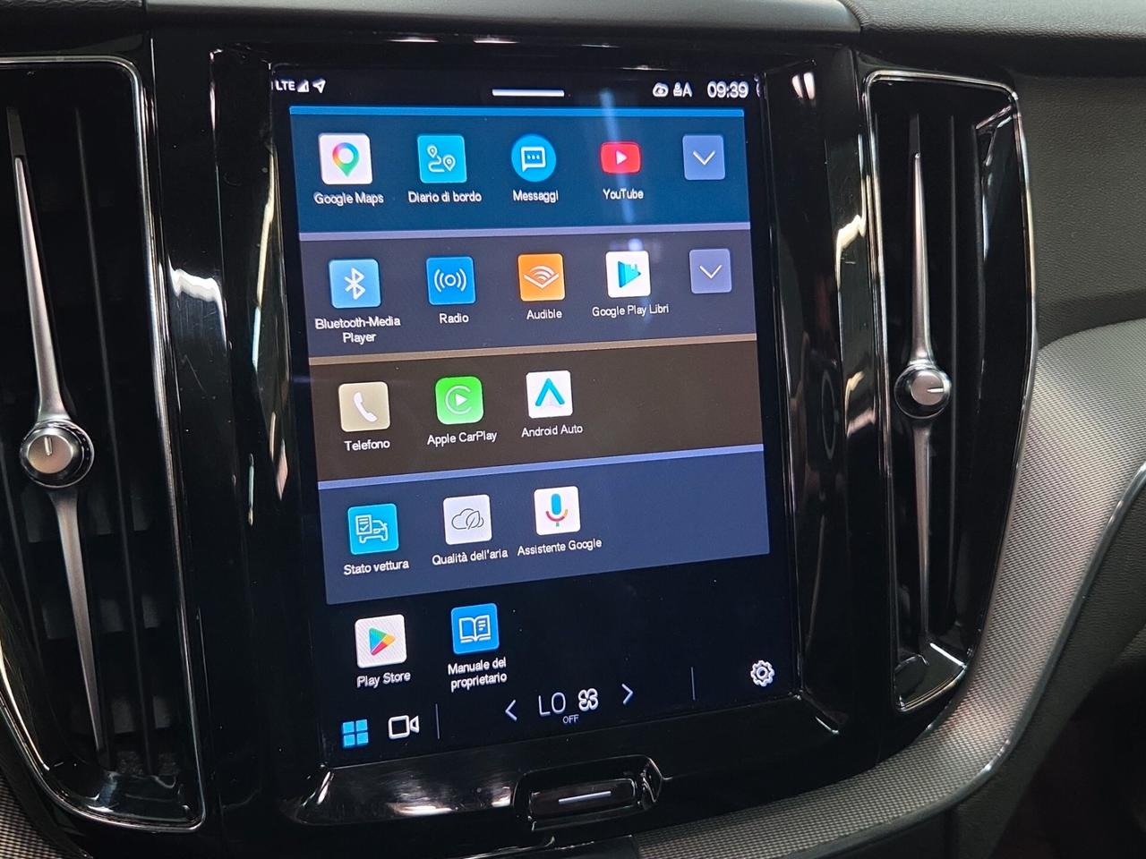 Volvo XC 60 XC60 B4 (d) AWD automatico Plus Dark AUTOCARRO N1