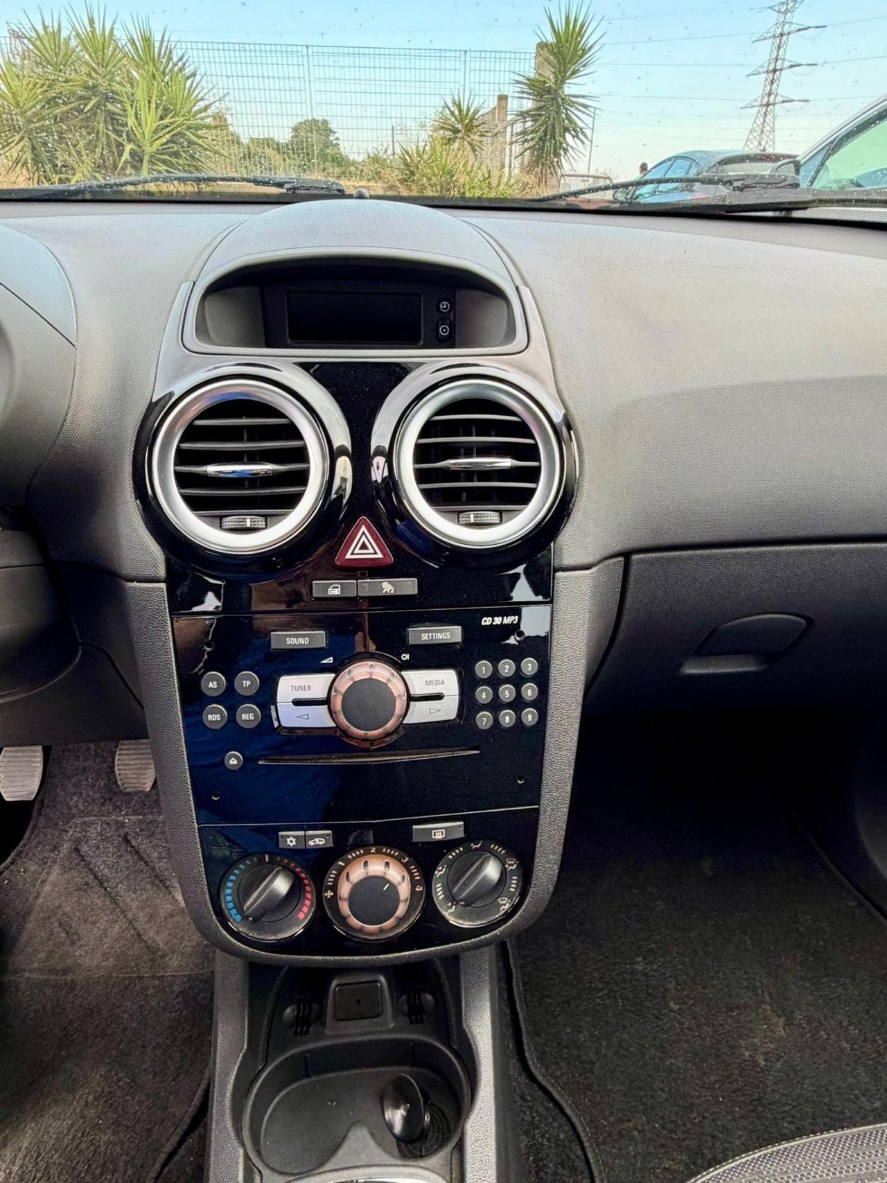 Opel Corsa 1.0 Benzina- Neopatentati- Anche Permuta