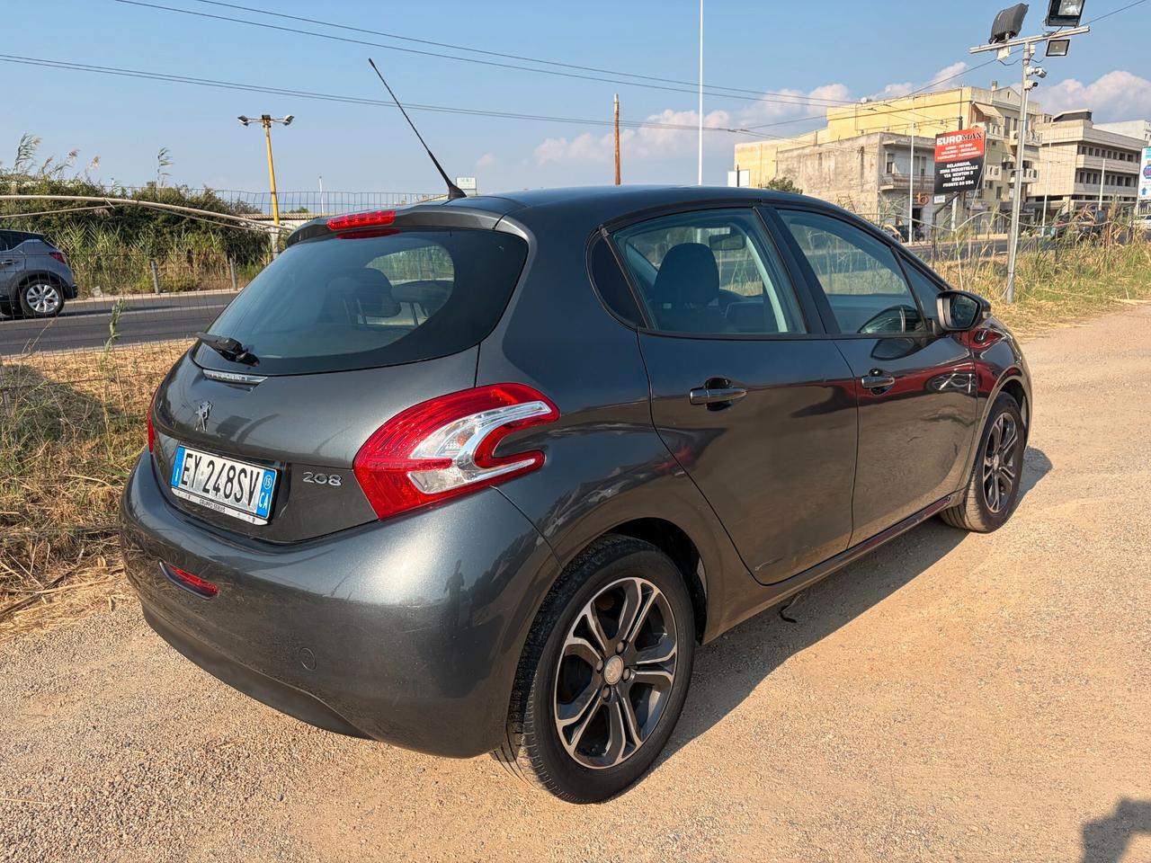 PEUGEOT 208 ALLURE 1.2 82CV 101.000 KM ANNO 2015 NEOPATENTATI