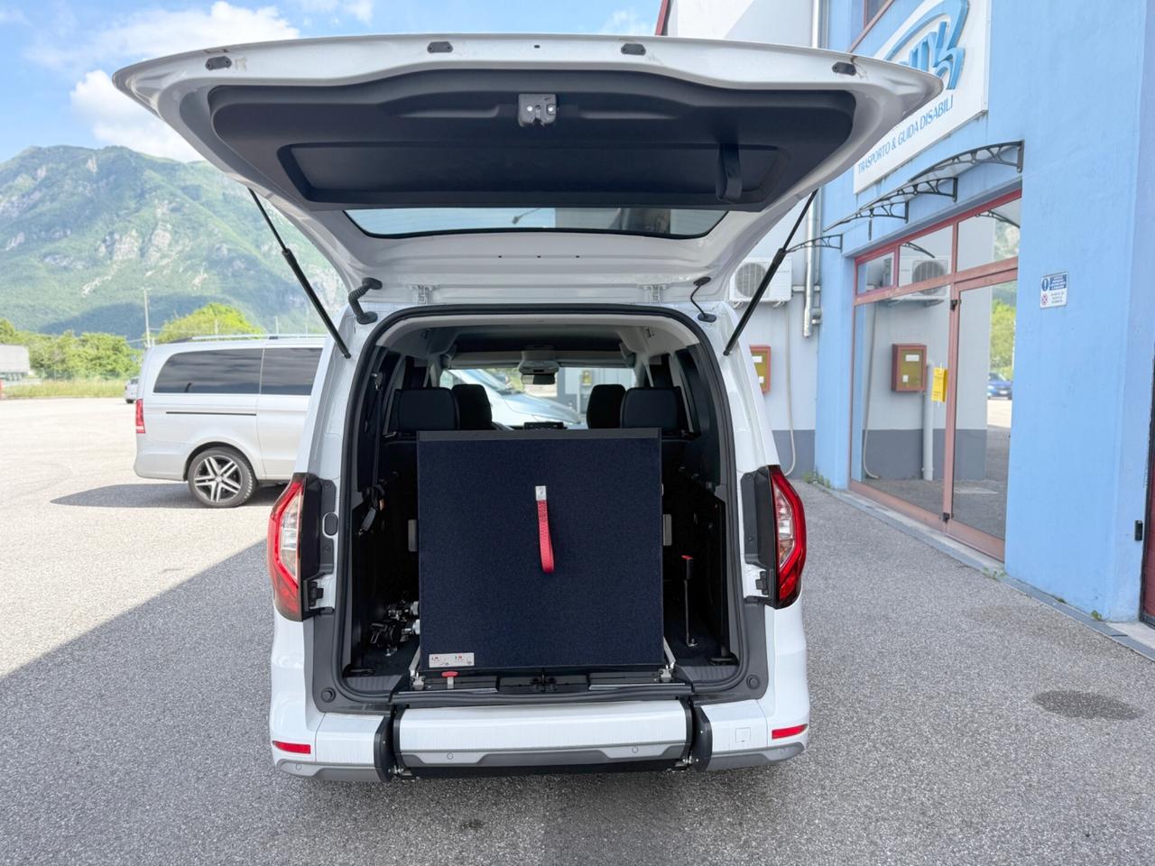 Renault Kangoo con pianale ribassato